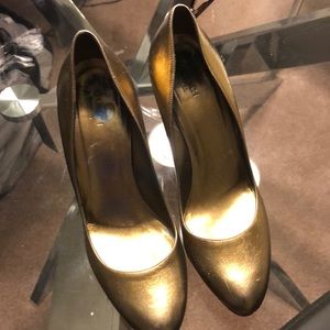 Gold Gucci Pump
